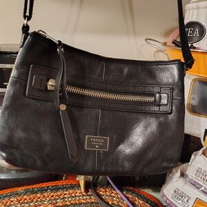 Fossil Black Leather Shoulder Bag with Front Zip